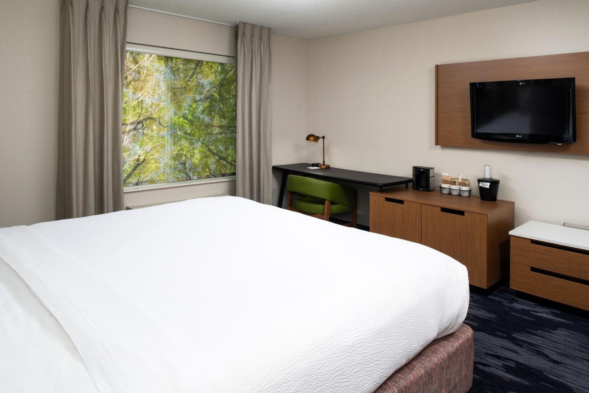 Fairfield Inn & Suites Greensboro Wendover Экстерьер фото