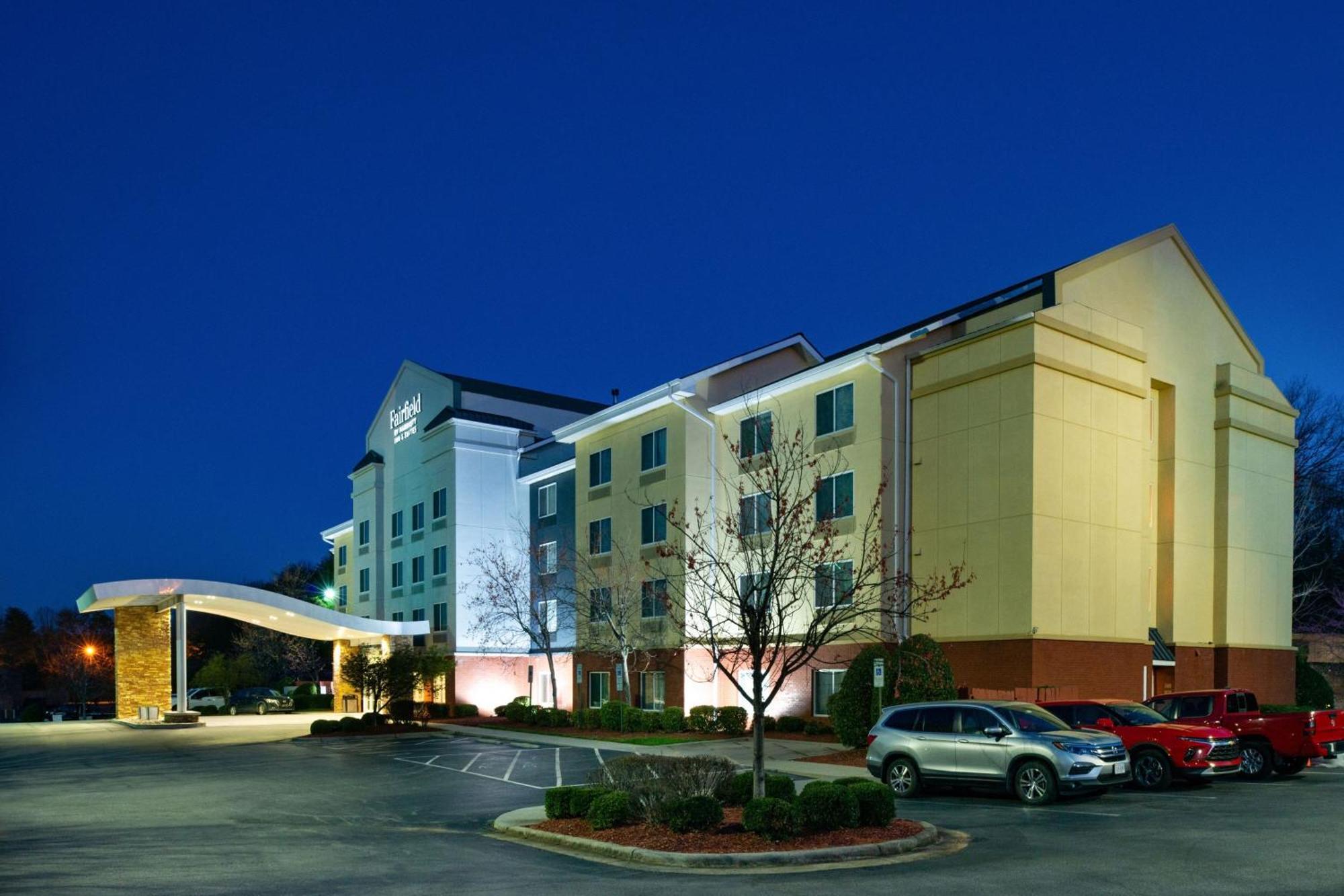 Fairfield Inn & Suites Greensboro Wendover Экстерьер фото