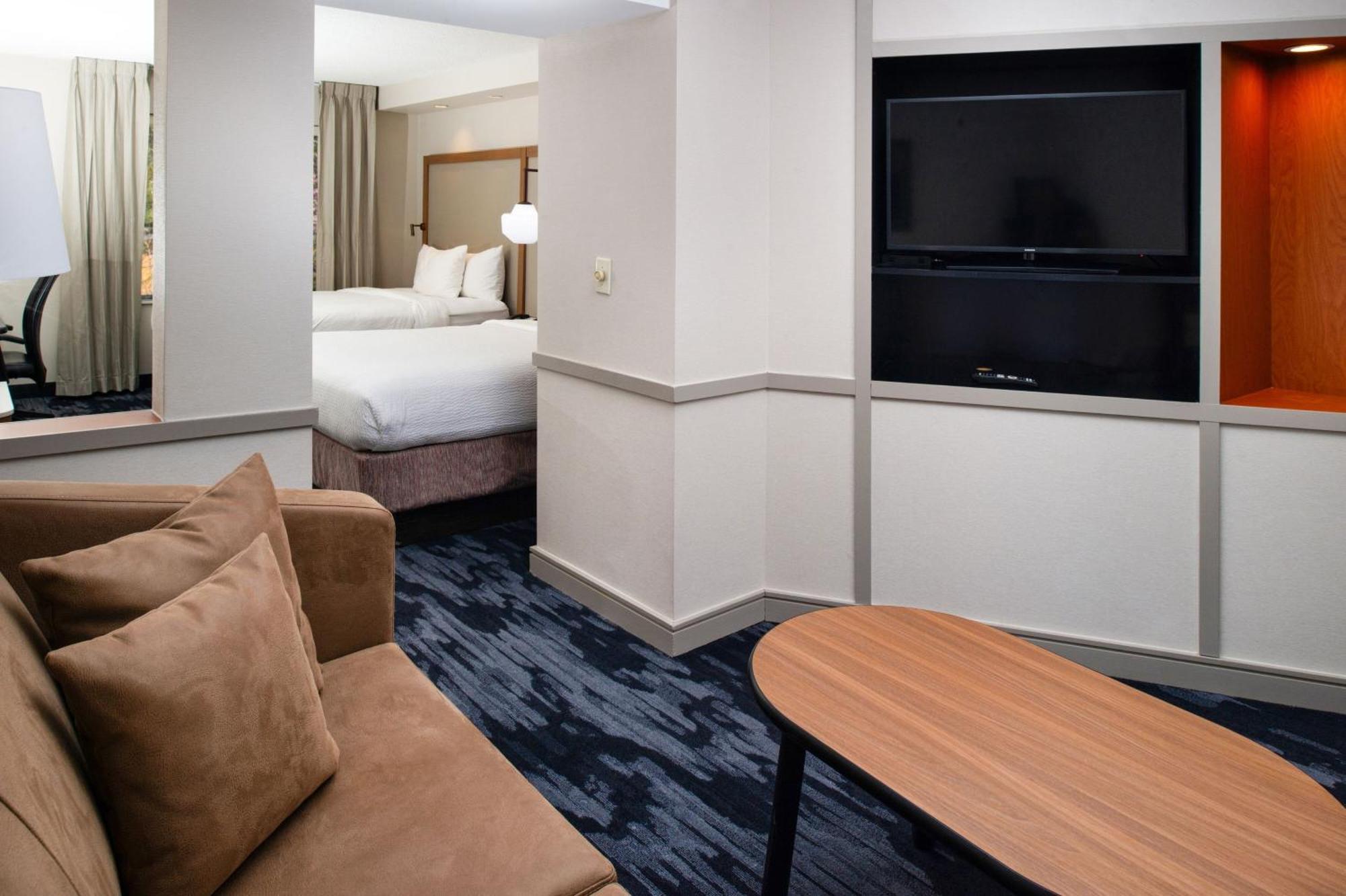 Fairfield Inn & Suites Greensboro Wendover Экстерьер фото