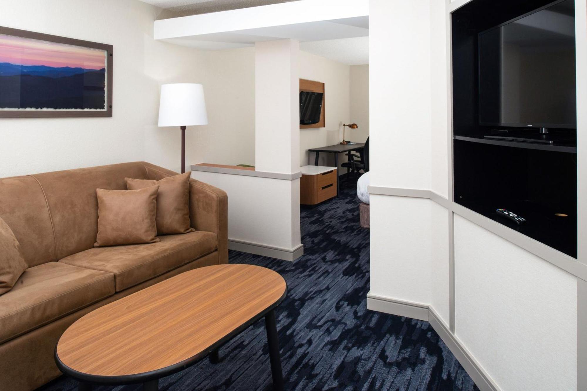 Fairfield Inn & Suites Greensboro Wendover Экстерьер фото