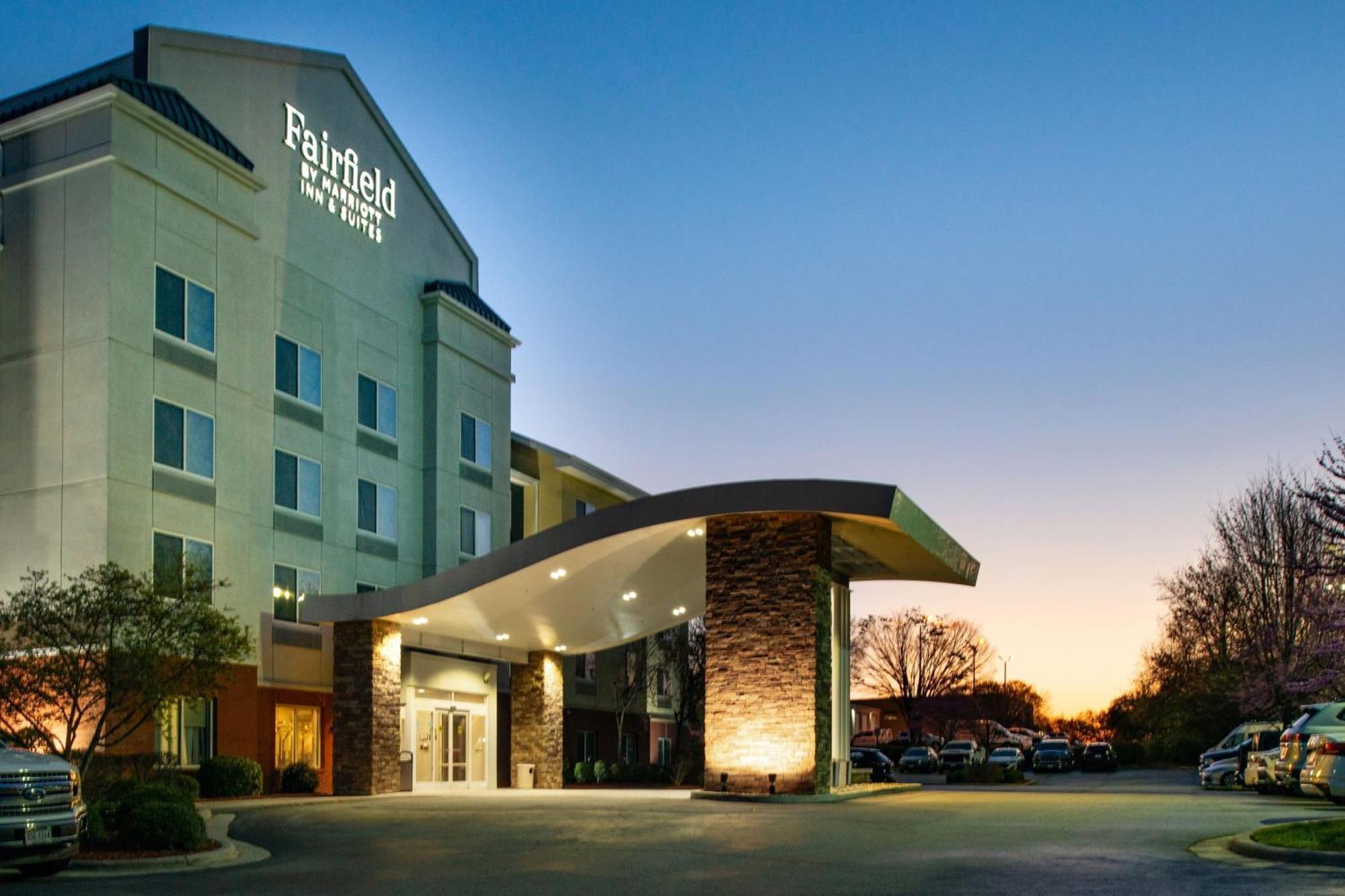 Fairfield Inn & Suites Greensboro Wendover Экстерьер фото