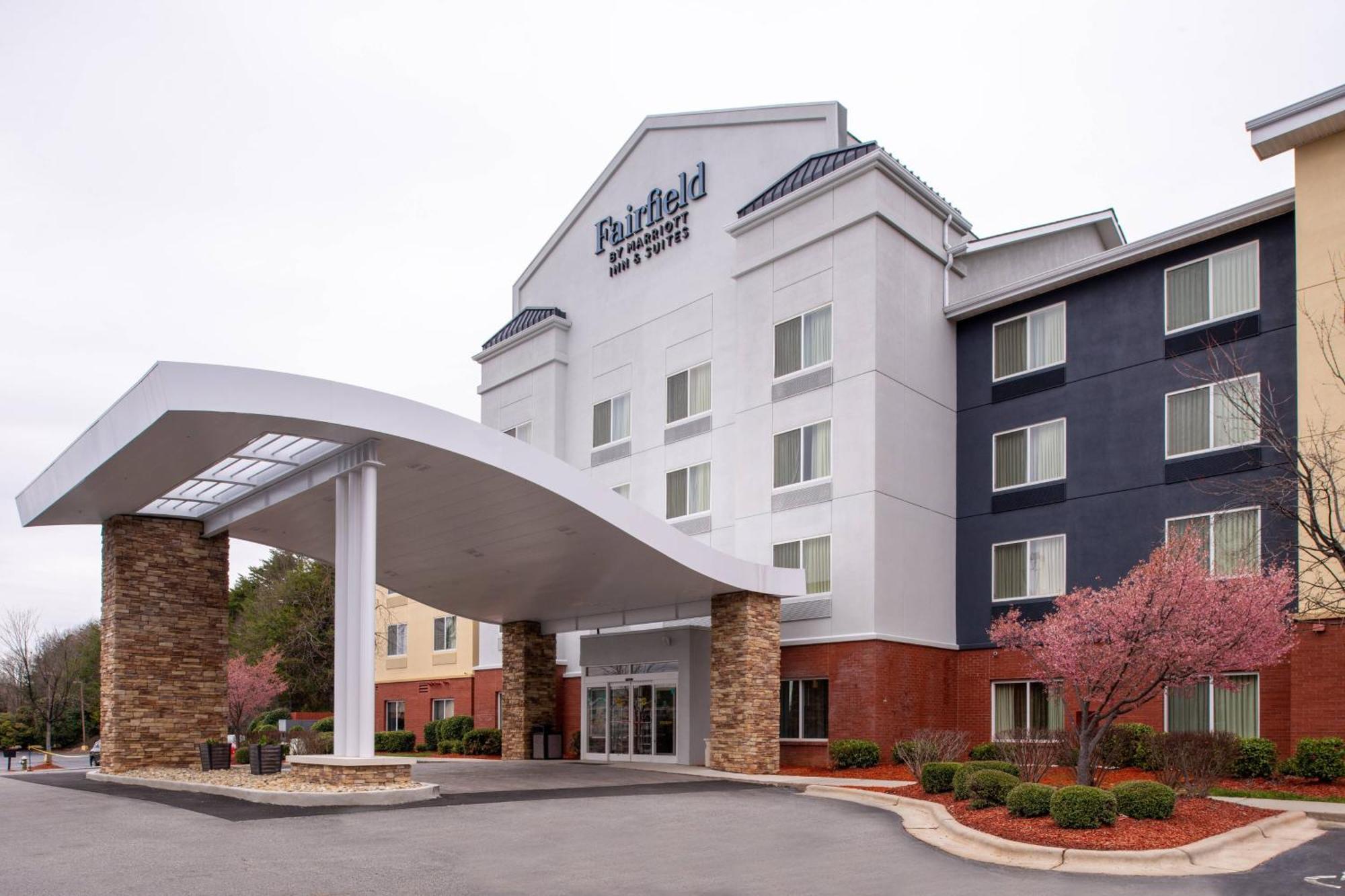 Fairfield Inn & Suites Greensboro Wendover Экстерьер фото