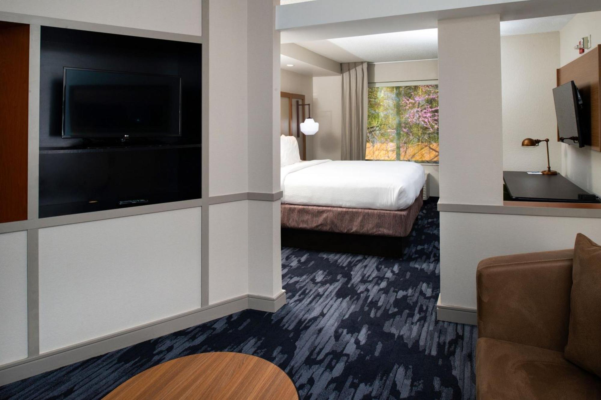 Fairfield Inn & Suites Greensboro Wendover Экстерьер фото