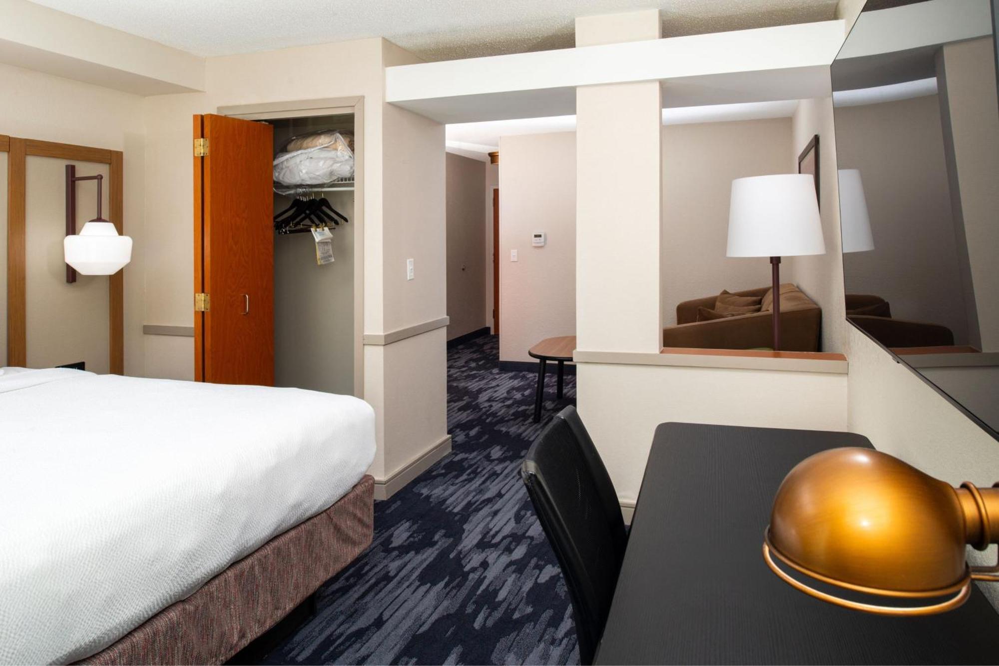 Fairfield Inn & Suites Greensboro Wendover Экстерьер фото