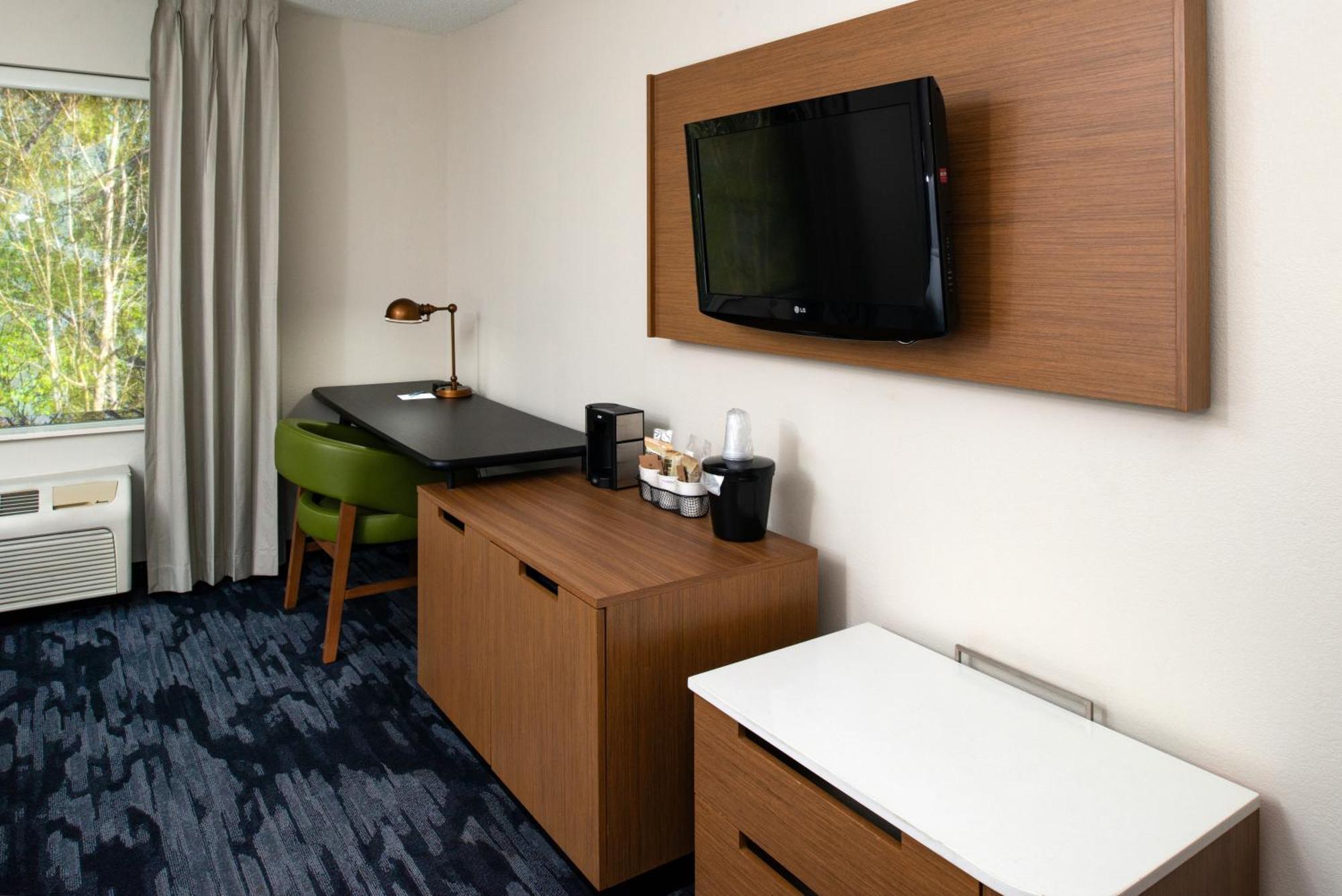Fairfield Inn & Suites Greensboro Wendover Экстерьер фото