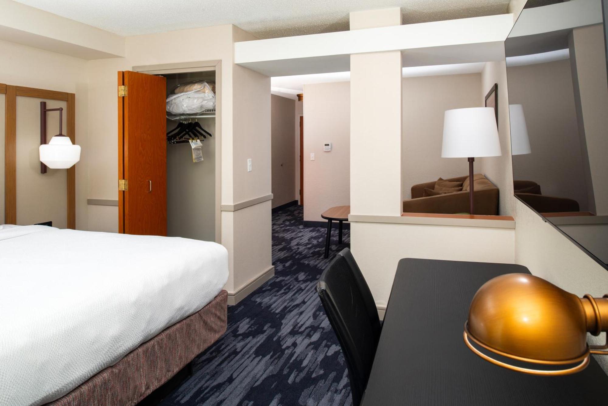Fairfield Inn & Suites Greensboro Wendover Экстерьер фото
