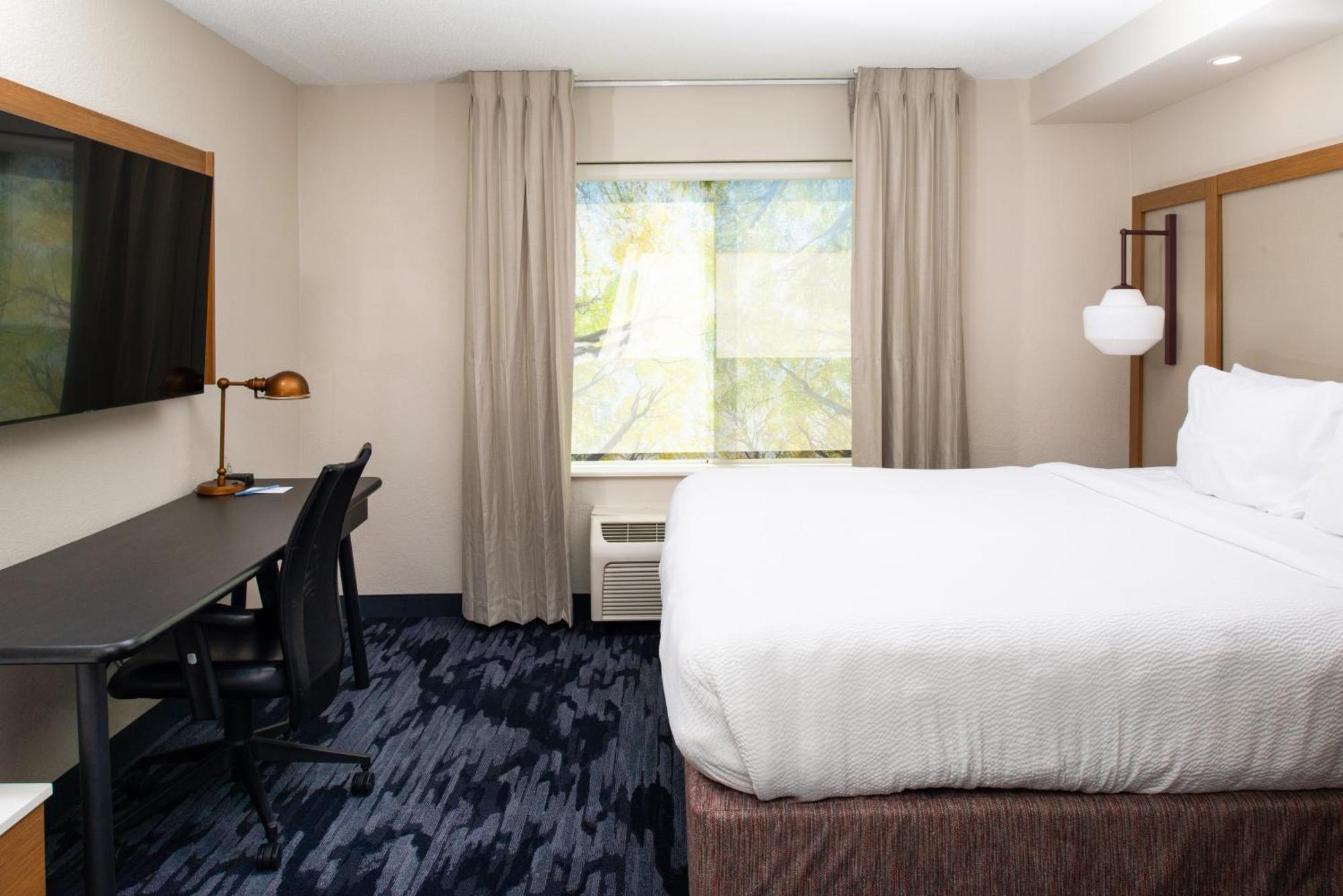 Fairfield Inn & Suites Greensboro Wendover Экстерьер фото