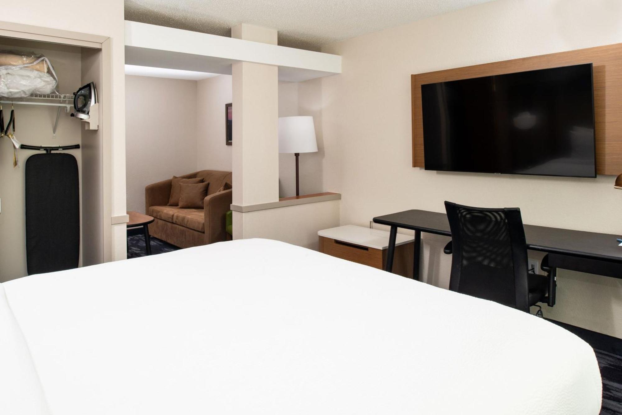 Fairfield Inn & Suites Greensboro Wendover Экстерьер фото