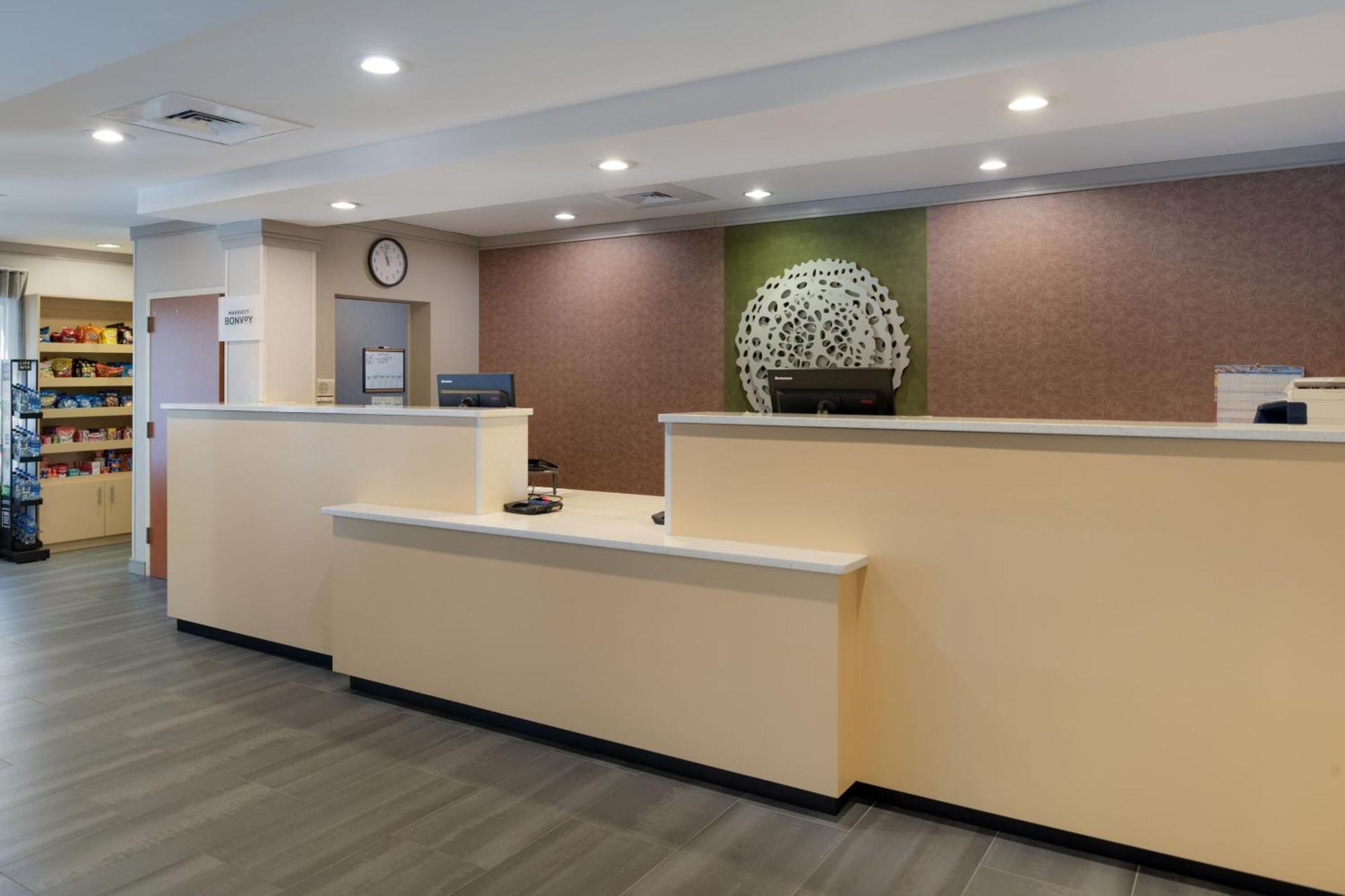 Fairfield Inn & Suites Greensboro Wendover Экстерьер фото