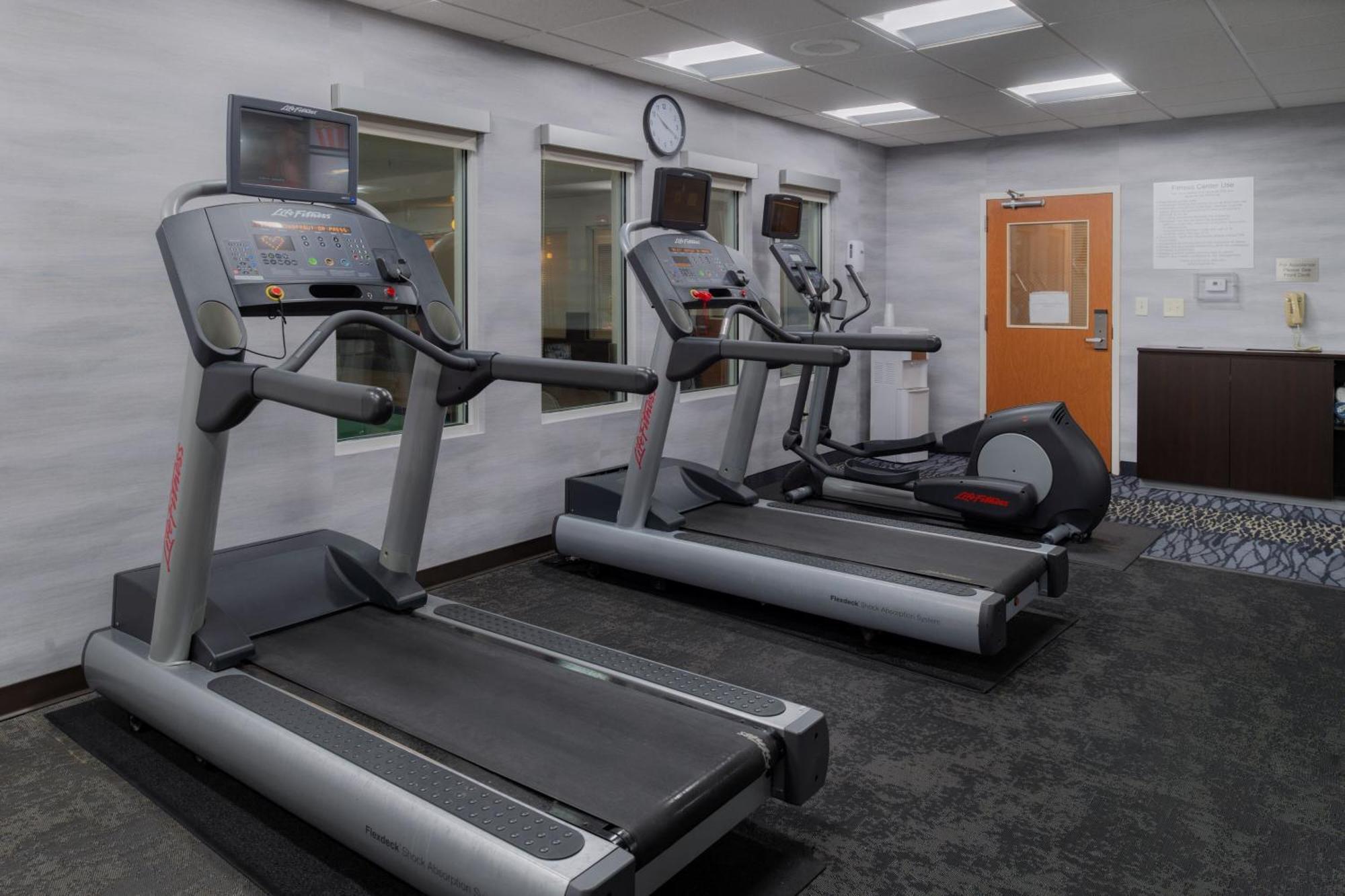 Fairfield Inn & Suites Greensboro Wendover Экстерьер фото