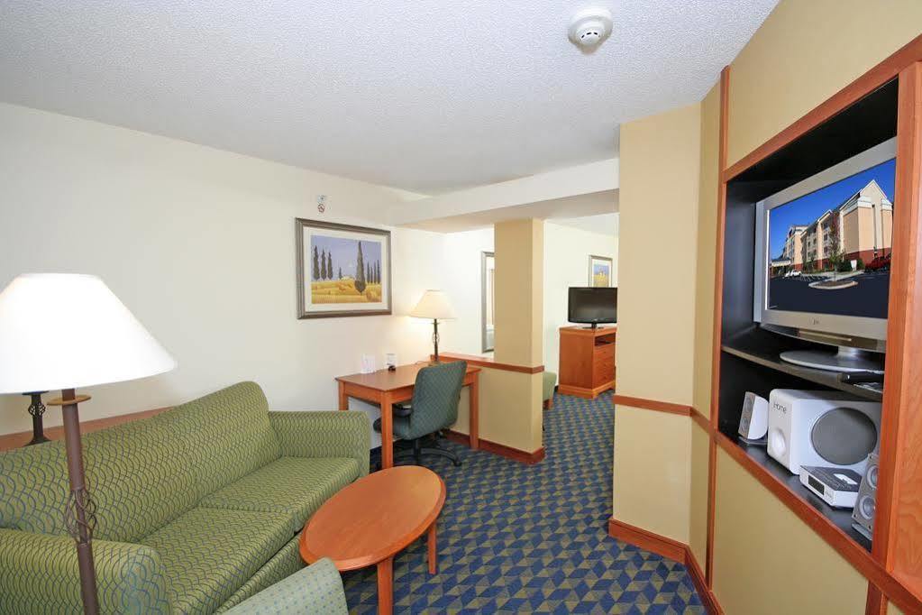 Fairfield Inn & Suites Greensboro Wendover Экстерьер фото